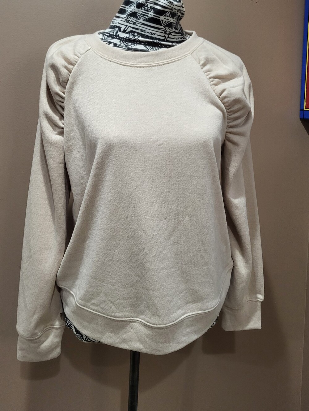 Elings Crewneck Pullover Sweatshirt Qith Puff Shoulders - Cream